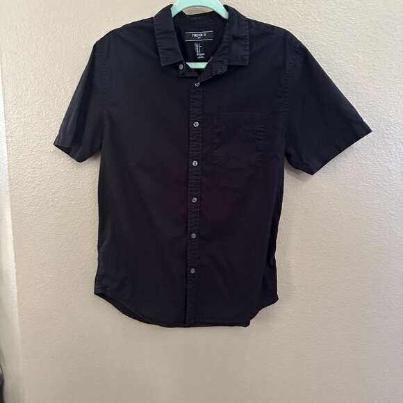 Forever 21 Men's Short Sleeve Shirt  Size Small  No holes or stains  In good use - Picture 1 of 5